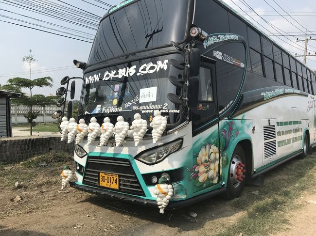 ミシュランマシュマロマン盛りだくさん。日系メーカーさんのバスらしい。