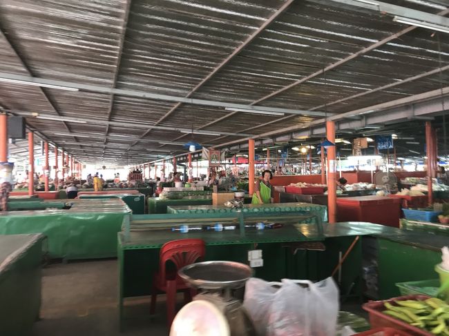 市場に来てみました。