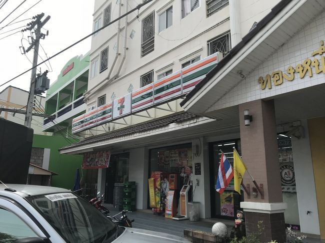 セブンイレブンありました。ほか、Bic CミニやFamily Martなど、結構スーパーやコンビニは充実。