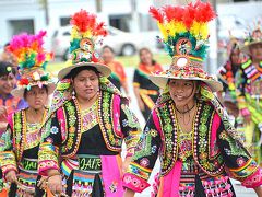 【ブラジルでボリビアカーニバル】

ボリビアからの移民や出稼ぎ労働者も沢山います。