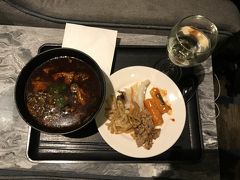 台北空港に到着。プレミアムパスで、Plaza Premium Loungeへ。
1.5H程度の乗り換え時間でしたが、牛肉面をいただきました。さすがに美味しかったです。