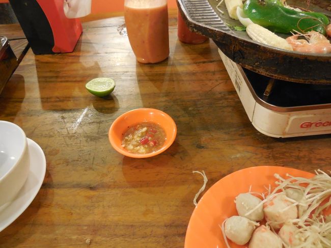 調味料はライムとチリソース。