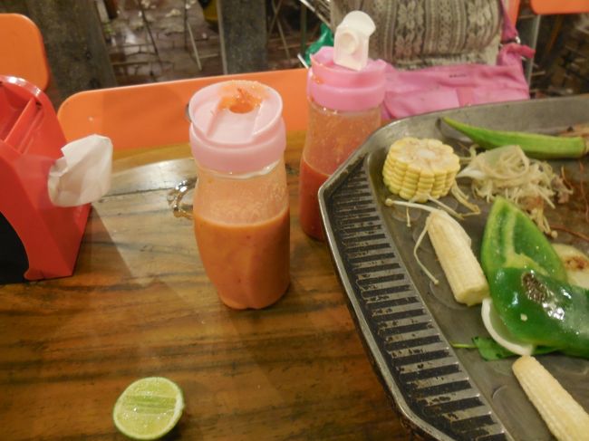 こんなケースに調味料が入れられています。