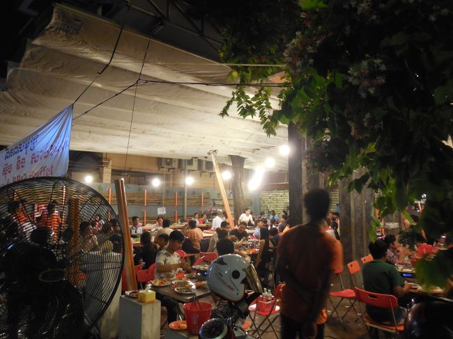 ほぼ満席でしたが入ることができました。