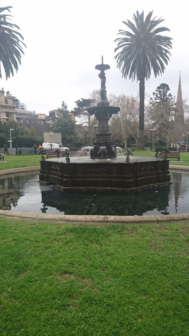 まずは、ウインザーホテル前の広場で、<br />撮影の練習から(笑)<br />娘はすごく真剣。