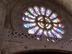 　ランチの後は≪ヴィアナ・ド・カステロ≫へ170km　途中トイレ休憩
高台にあるサンタルジア教会です。

 カテドラルの中
バラ窓のステンドグラスが美しい。