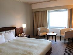 関空の日航ホテルに宿泊です。
インバウンドの旅行者の増加に伴い日航ホテルの宿泊料金も当然ながら上がってます。

