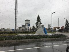 昨日に続き雨。
青い空にはほど遠い。

今日のスタートは女満別空港近くから。