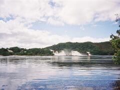 などと驚いたものの、時代を感じさせる機材は思いのほか快調。座席は30くらいだったかな。ただカラカスからの乗客は10人もいなかったような。経由地（どこか不明）があったため、カナイマまでは3時間を超すロングフライト。遠かった