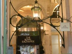 The Royal Exchange（ロイヤル・エクスチェンジ）

旧王立取引所が、ショッピングモールになっていました。

http://www.theroyalexchange.co.uk/