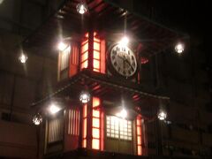 駅前の放生園にあるからくり時計もライトアップされていました。