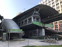 この日最初の目的地へはKLモノレールで。
Bukit Bintang駅。
この駅まではホテルから徒歩約10分。