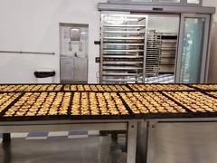 　前回は添乗員さんのご厚意でしたが、今回は阪急さんからのお約束の物。
エッグタルト「パステル・デ・ナタ」ベレンのお菓子
