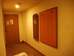 ここはこの夜泊まった「ホテルハッピーホリデー石垣島」の私たちの部屋です。