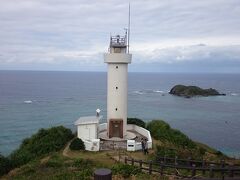 昼食はあきらめ、平久保崎に。天気は今一つだが暖かくて気持ちが良い。