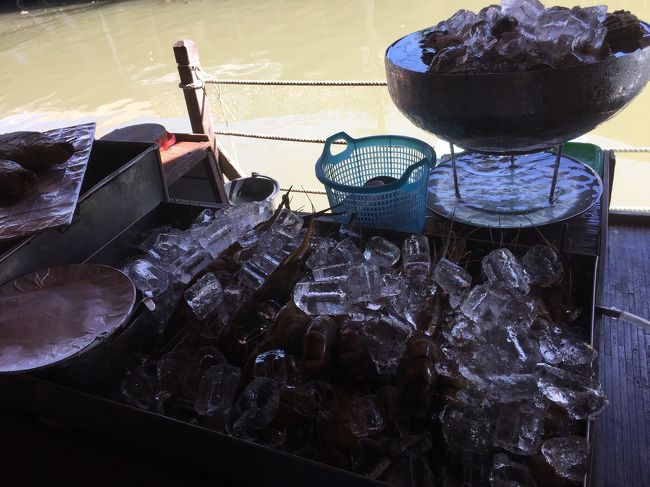 運河沿いの牡蠣のお店。