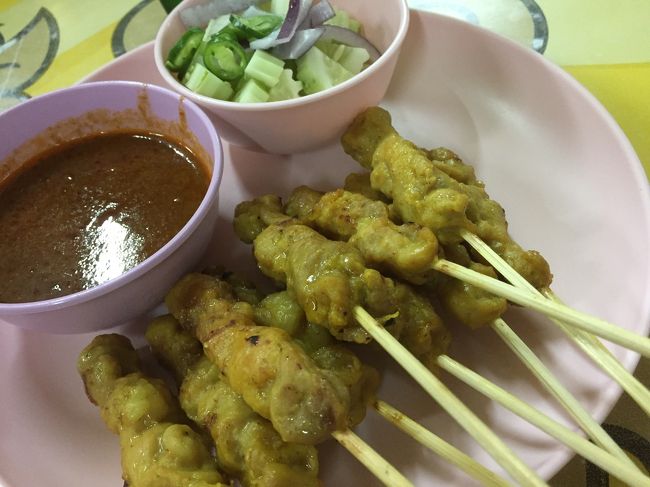 ムー・サテ。<br /><br />タイロングステイの皆さんは大変お元気。こちらも元気をもらえそうです。