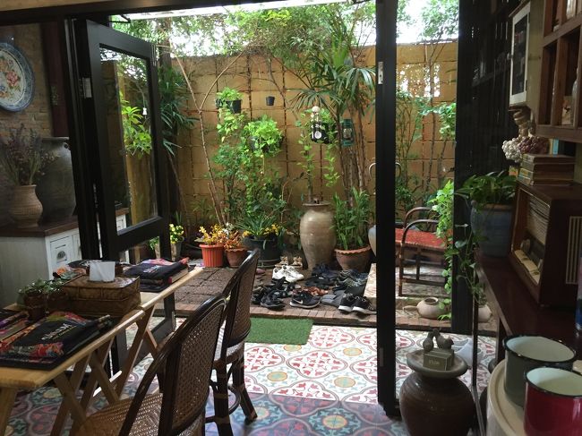 こちらのテーブルで作った料理をいただきます。