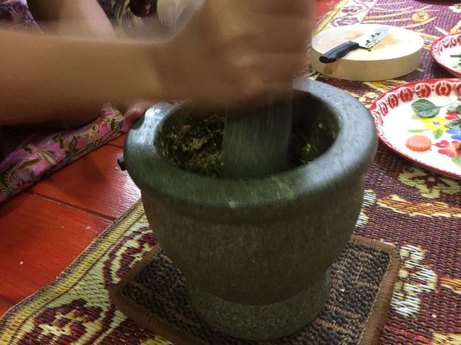 すりつぶします。