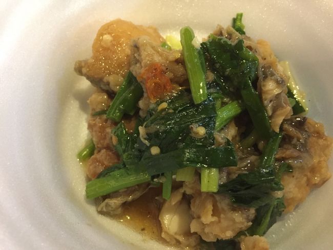 揚げ魚美味しい。ここは1人ごはんにもいいな。料理も指差しで選べるし。