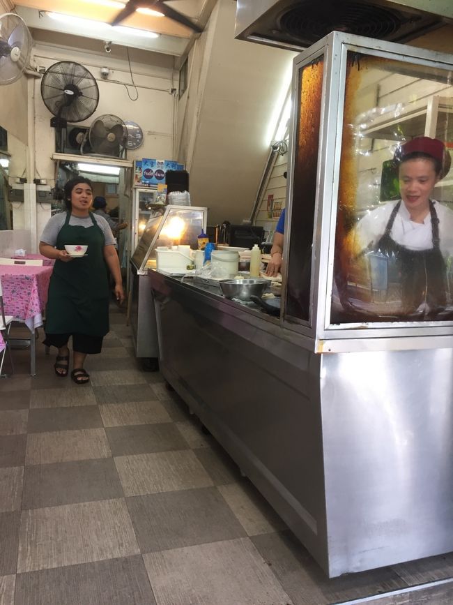 続いて、ロティ・マタバにはしご。<br />前回も行ったイスラム料理の食堂。<br />というか、マレーシアにあるインド料理店といった雰囲気。<br />日本語のフリーペーパーに紹介されてたのを見て、懐かしくなって再訪。