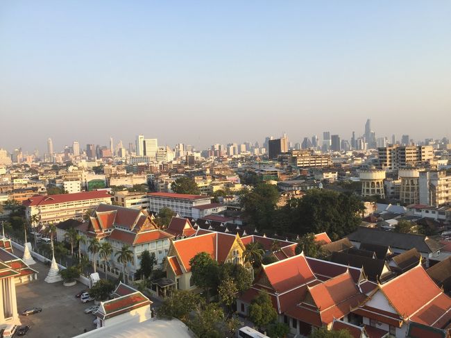 黄金の山からバンコク市街を見渡す。<br />