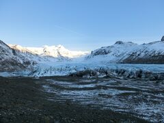 13:55 Sólheimajökull？
ハイキングツアーで来ている人がいたから多分そう。