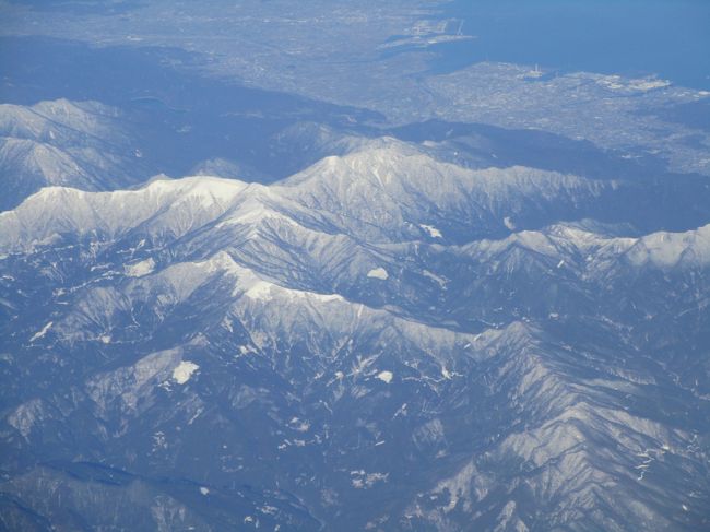 四国上空<br />山に雪が残ってきれいでした。