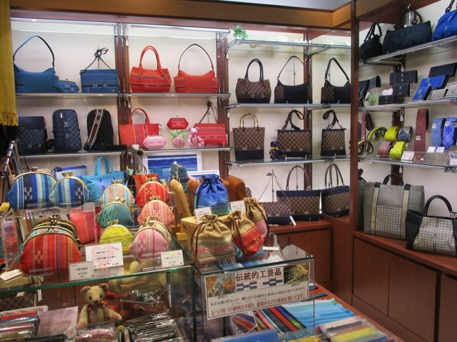 買わないけどお土産物色