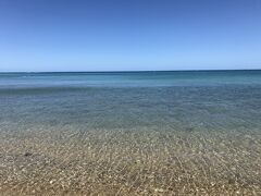 ホテルを出てアンスバタビーチを右手にてくてくお散歩して、
シトロン湾へ出ました。
こちらは波もなく透明度の高いビーチでした！
