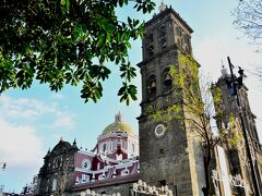 Catedral de Puebla

そして、州立公園の背後にはカテドラルがその威厳を放っている。