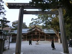 猿田彦神社に寄る。ここも立派な神社だ。