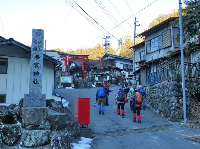 雪の秩父御岳山と三十槌の氷柱』秩父(埼玉県)の旅行記・ブログ 雪の秩父御岳山と三十槌の氷柱』秩父(埼玉県)の旅行記・ブログ