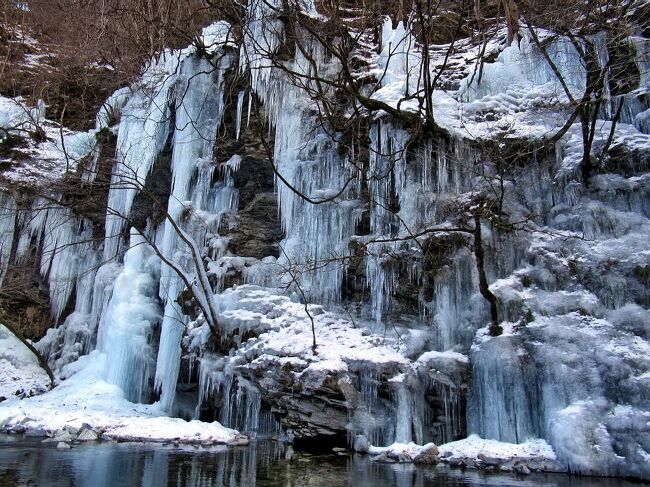 雪の秩父御岳山と三十槌の氷柱』秩父(埼玉県)の旅行記・ブログ 雪の秩父御岳山と三十槌の氷柱』秩父(埼玉県)の旅行記・ブログ