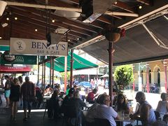 ランチは16年前に訪れたカプチーノ通りの「 BENNY'S　BAR&CAFE 」を再訪