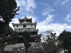 岩国城があります。
日本100名城です。
中は博物館。