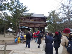 バスガイドさんの先導で、

東大寺「南大門」【国宝】