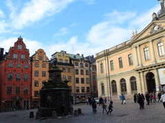 Själagårdsgatanを歩いて行くと、
また大広場に出る。