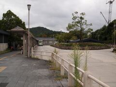 9:38　京都駅着　八条口のコインロッカーに荷物を預けて、地下鉄烏丸線に乗って終点の国際会館駅へ、予定より一本早い電車に乗れました。
10：10　国際会館駅着。
さて、夏の貴船は川床のため曜日に関係なく、一本道は大渋滞・・というか、数時間は動かないと聞きました。
この日は9月に入った平日。タクシードライバーさんに聞くと、今日は混雑していないという、こりゃラッキーかもと、タクシーに乗り込みます。