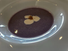 紫芋の冷製スープ。