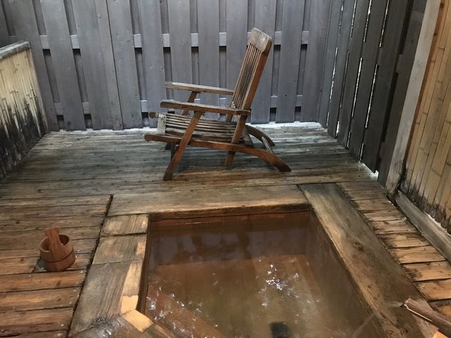 お部屋一息ついたら<br />貸切露天風呂へ。<br /><br />温泉大好き。気持ちいいです。