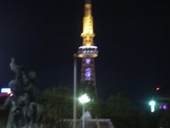 名古屋のテレビ塔です。
ライトアップされていました。