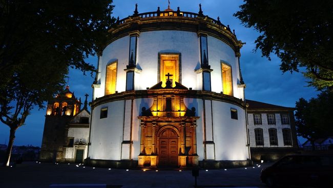 修道院はもうライトアップされていました。