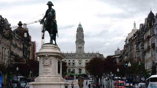 ペドロ4世のモニュメント