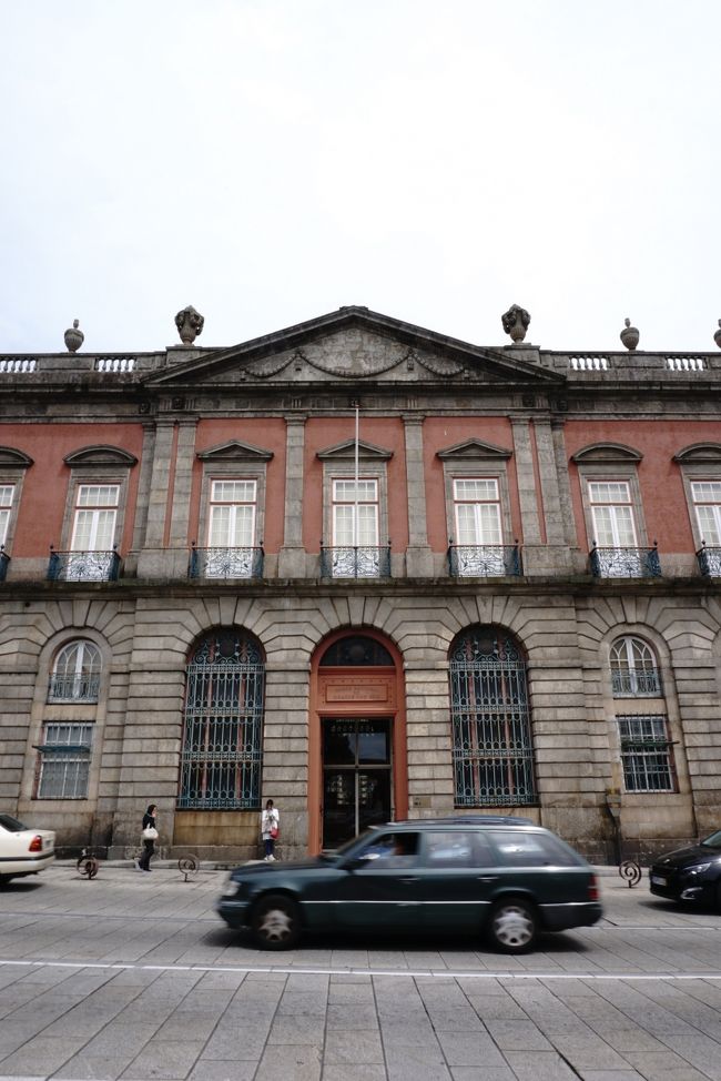 国立美術館へ。こちらはポルトガルで最も古い美術館だそうです。この日はラッキーな事に入館無料でした。<br />