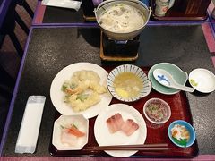 今日も温泉でのんびりし、
19:15　夕食のバイキングへ
今日は鍋を2杯食べました
