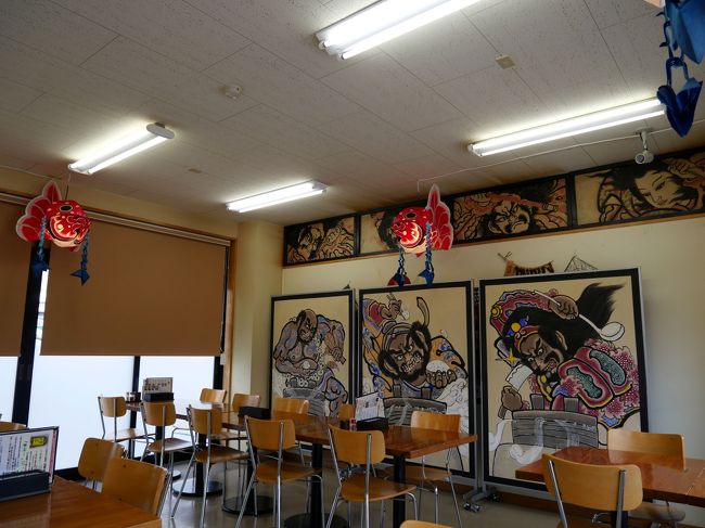 一通り見終わって遅い昼食<br />隣の建物「津軽旨米屋」です。<br /><br />時間が少し遅かったのでほとんど人はいませんでした。