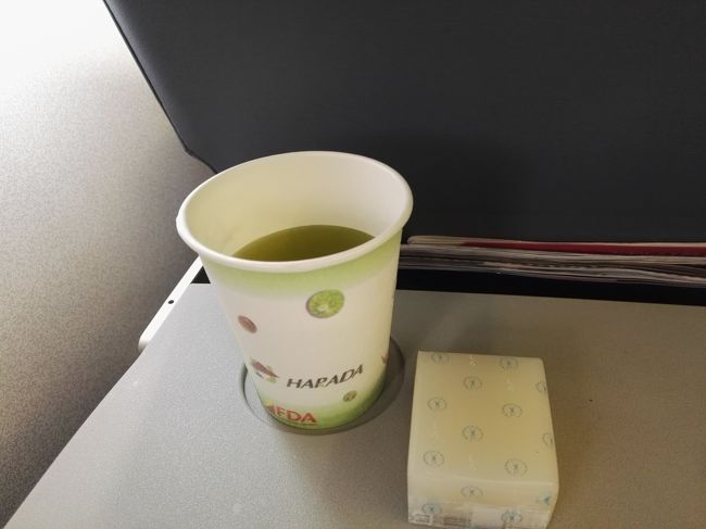 機内サービスのお茶とういろう<br /><br />