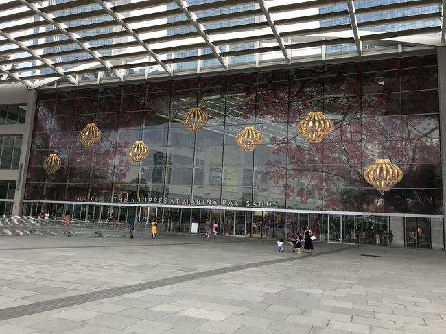 マリーナベイサンズも春節の飾りつけ