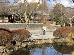 続いて、富士山浅間神社に参拝します。駐車場からも富士山がよく見えました。

ここは２００９年１２月以来、２度目の訪問です。やはり、富士山を本尊とする神社は、このエリアの旅の前には参拝しないといけません。